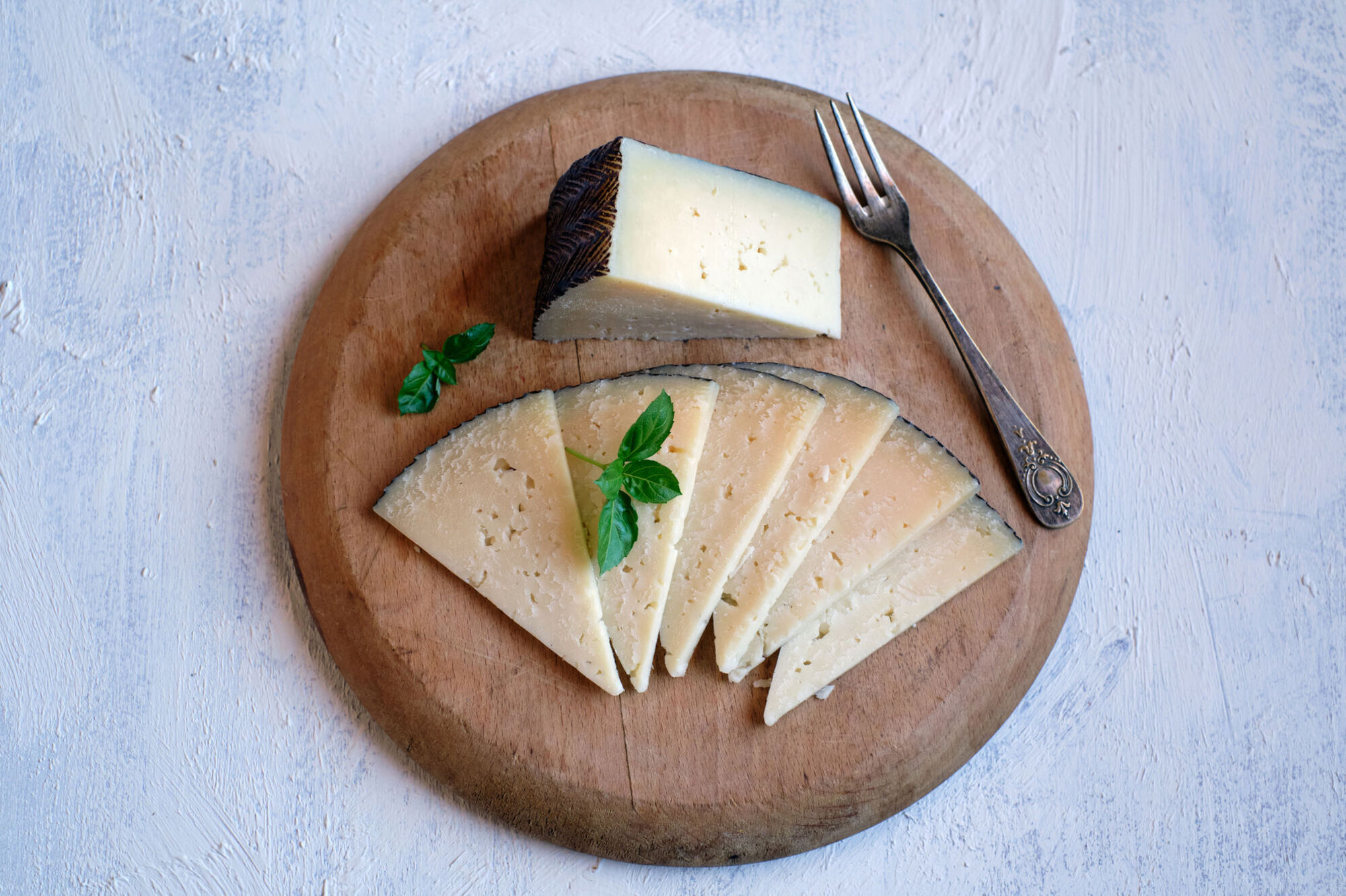 Formaggi dalla Spagna e vini di Valtellina: abbinamenti da scoprire