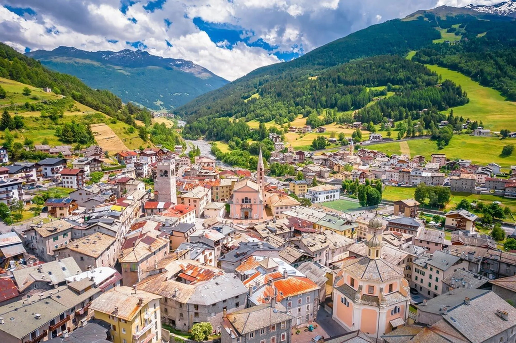 Bormio, arriviamo: apre il nuovo market Le Rocce